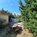 Les Muriers - Etage Complet D'une Grande Maison Avec Jardin Nyaraló Argeliers