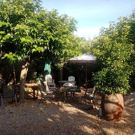 Holiday home Les Muriers - Etage Complet D'une Grande Maison Avec Jardin