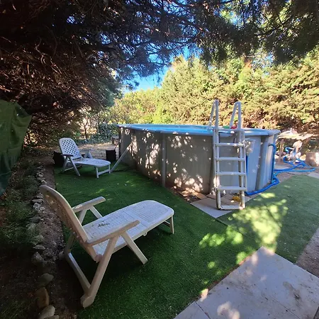 Les Muriers - Etage Complet D'une Grande Maison Avec Jardin *