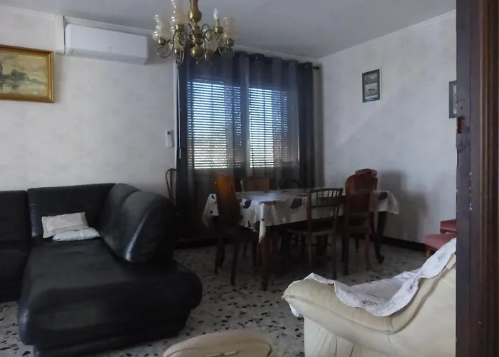 Les Mûriers - Etage Complet D'une Grande Maison Avec Jardin